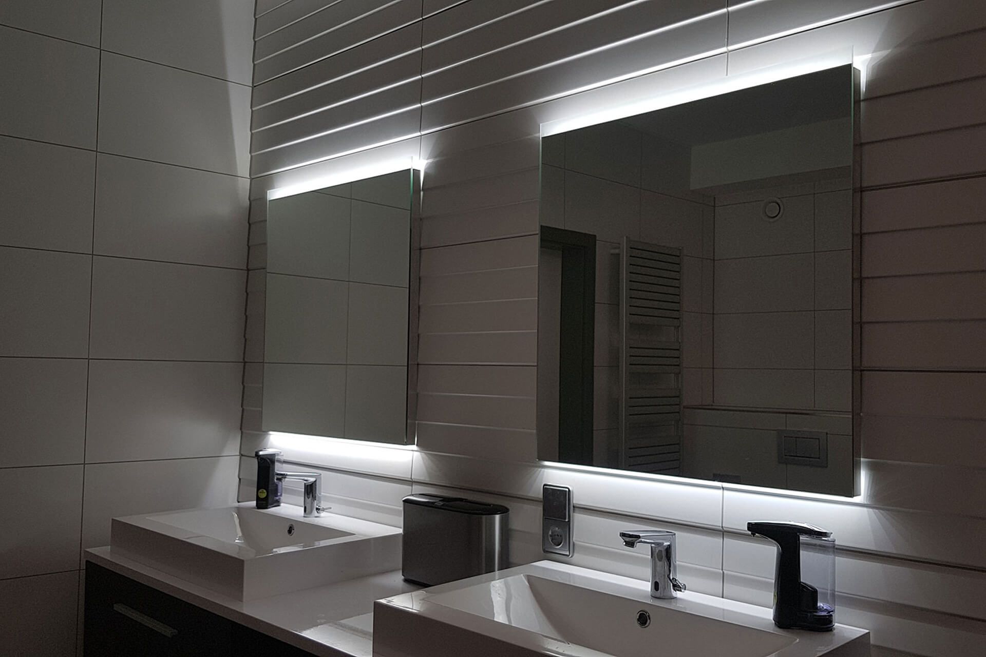 Badspiegel ADRIA mit LED - Beleuchtung