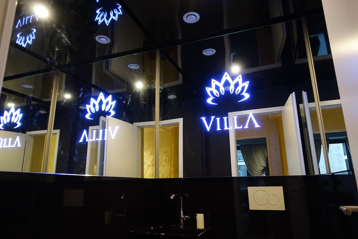 Spiegel mit LED